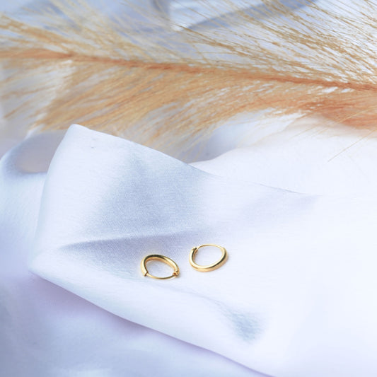 Elegant Golden Vogue Hoop Earrings For Women